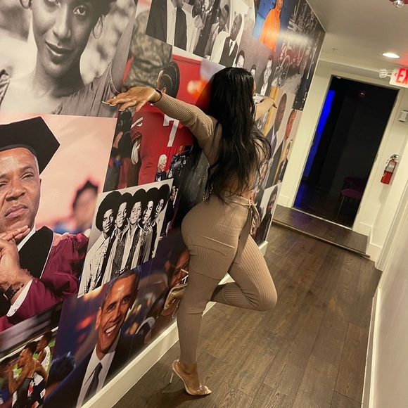 Matching top & bottom - Picture 3 of 3